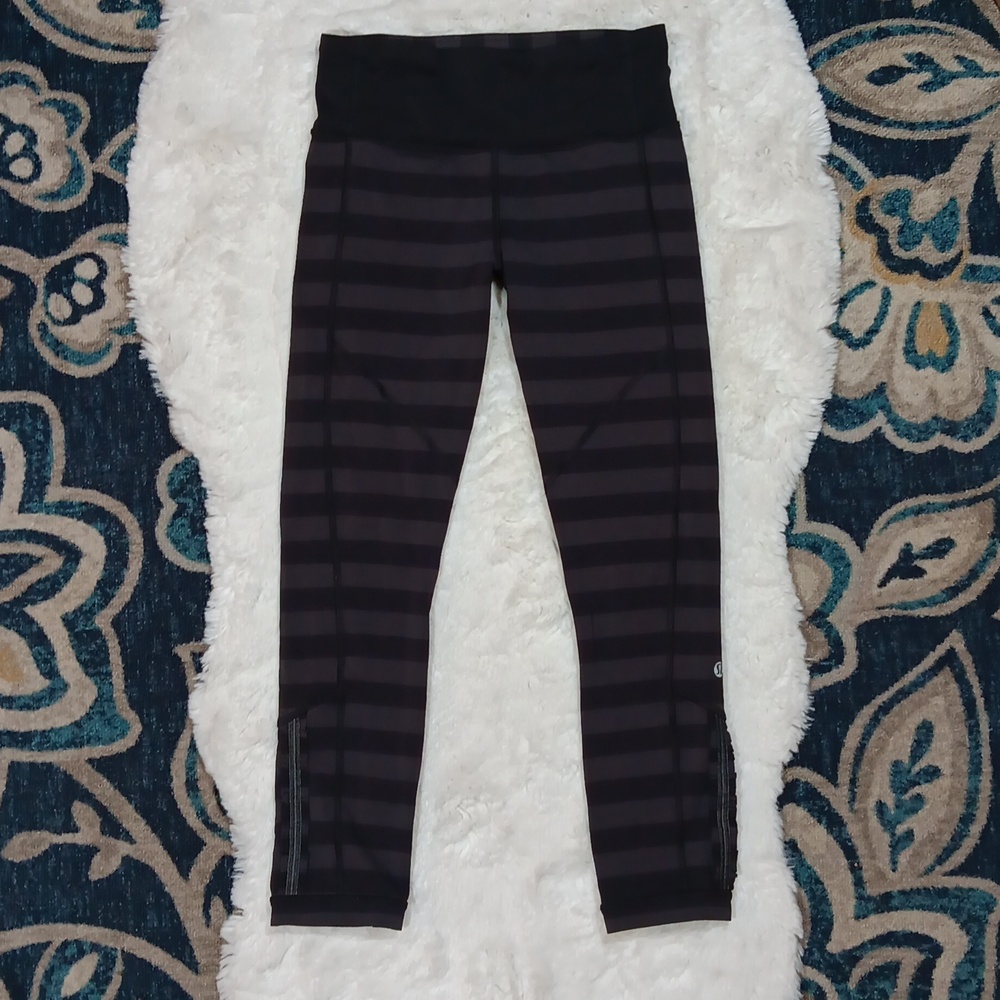 Lululemon black & gray stripe athletic crop leggings womens sz 4 - Picture 1 of 10